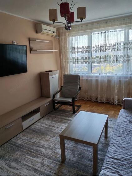 Apartament cu 3 camere semidecomandat în Colentina