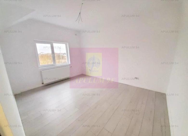 Casă cu Teren 270 Mp în 1 Decembrie