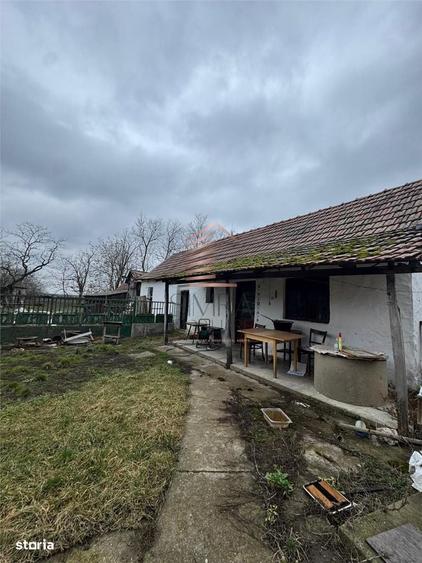 Casă cu 4 camere cu Teren 2000 Mp în Central
