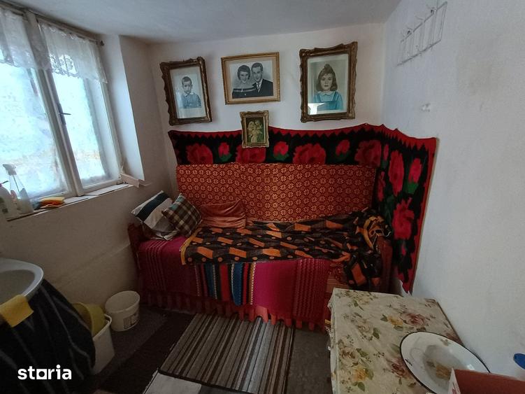 Casă cu 2 camere cu Teren 300 Mp în Central