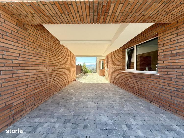 Casă cu 4 camere cu Teren 300 Mp în Central