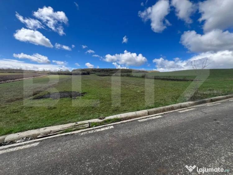 Teren de 2500 mp, în Jelna
