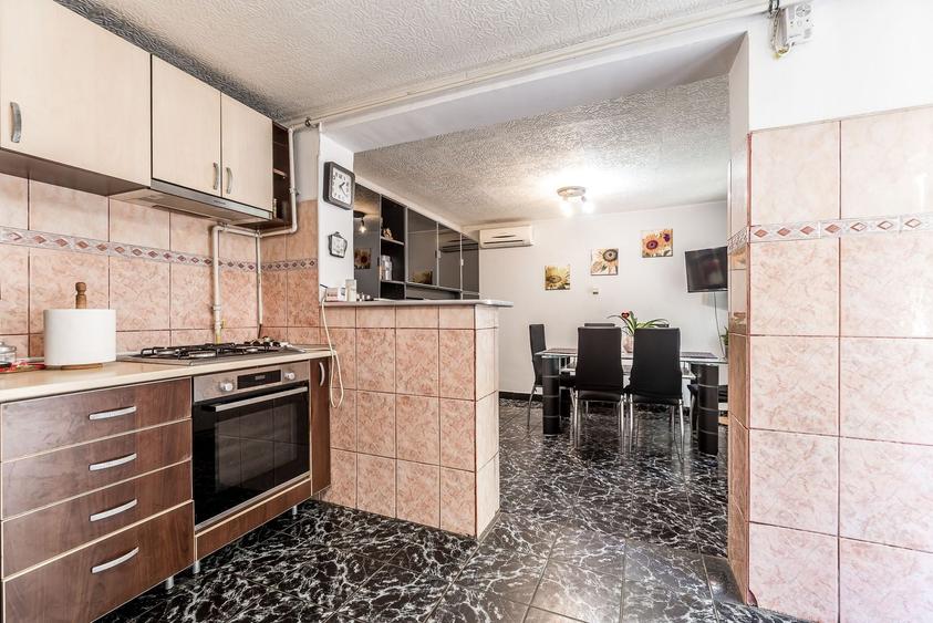 Casă individuală cu 5 camere cu Canalizare în Aurel Vlaicu