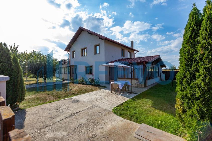 Casă cu 4 camere cu Canalizare în Central
