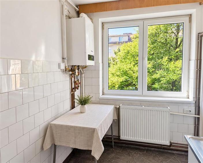 Apartament cu 2 camere semidecomandat în Calea București
