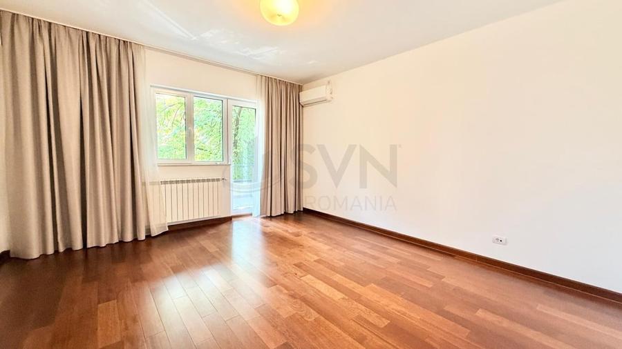 Apartament cu 4 camere decomandat, mobilat în Polonă
