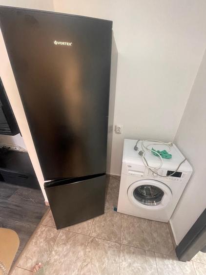 Apartament cu 2 camere semidecomandat în Berceni