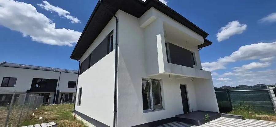 Casă individuală cu 5 camere cu Teren 409 Mp în Vest