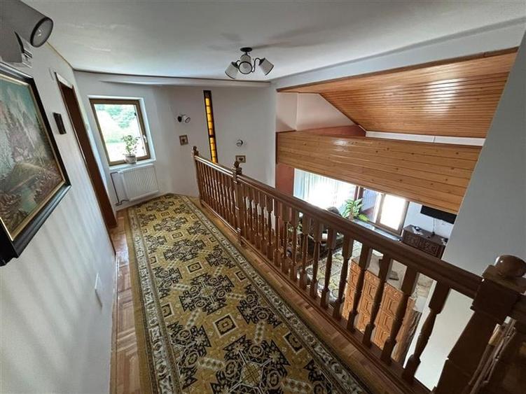 Casă individuală cu 8 camere cu Teren 7788 Mp în Exterior Nord