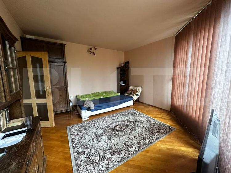 Casă individuală cu 8 camere cu Canalizare în Cetate