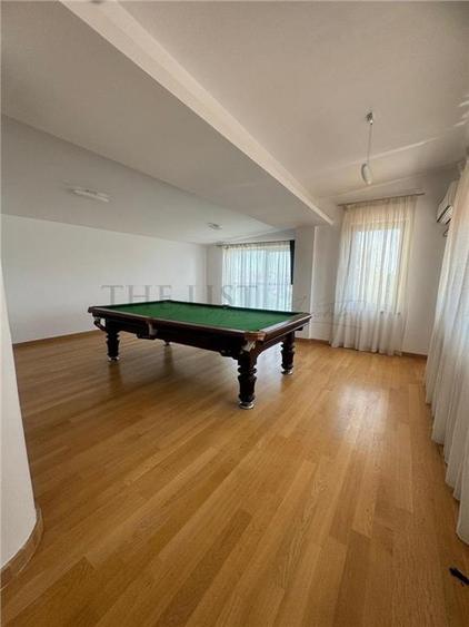 Casă individuală cu 6 camere cu Piscina în Păulești