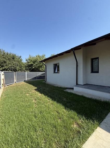 Casă cu 3 camere cu Teren 460 Mp în Lilieci