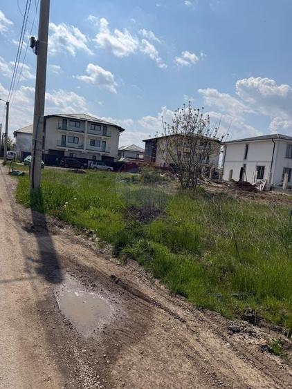 Teren Construcții extravilan de 2500 mp, în Odăi