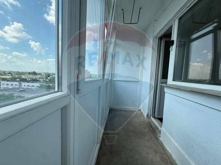 Apartament cu 3 camere decomandat în Drumul Taberei