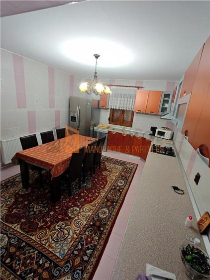 Casă individuală cu 5 camere cu Garaj în Pântecani