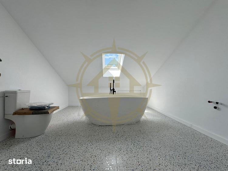 Casă cu 9 camere cu Teren 400 Mp în Corbeanca