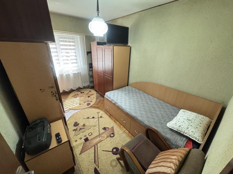 Apartament cu 3 camere decomandat, mobilat în Delfinariu