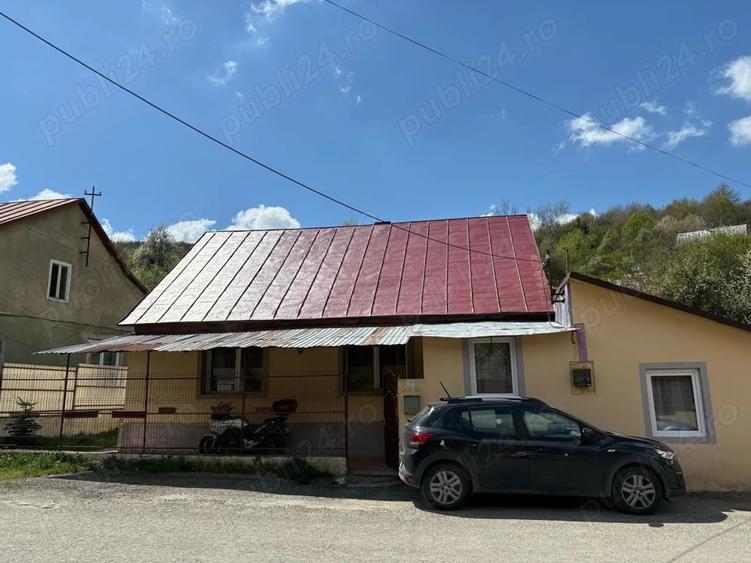 Casă cu 6 camere cu Teren 430 Mp în Anina