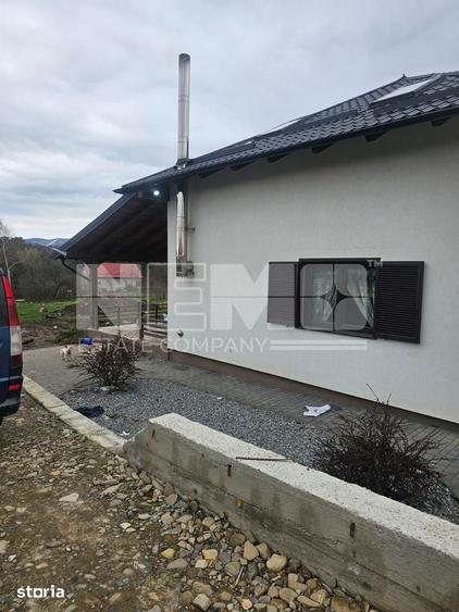 Casă cu 5 camere cu Teren 6000 Mp în Burla