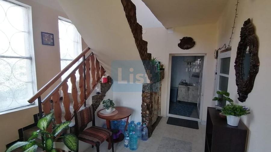 Casă cu 3 camere cu Canalizare în Central