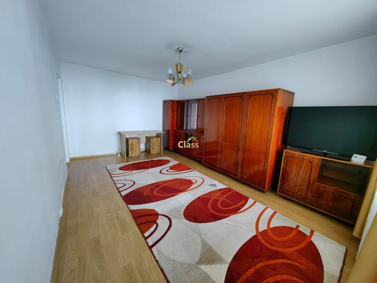 Apartament cu 3 camere decomandat, mobilat în Între Lacuri