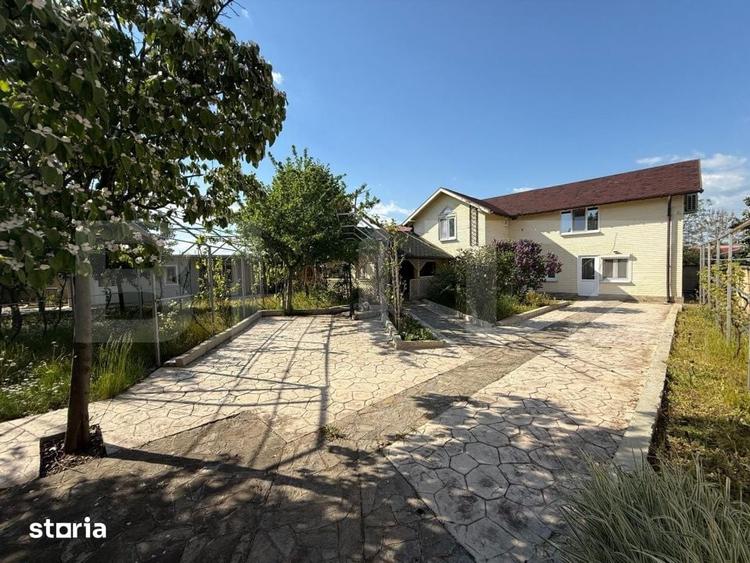 Casă cu 6 camere cu Teren 748 Mp în Cârcea