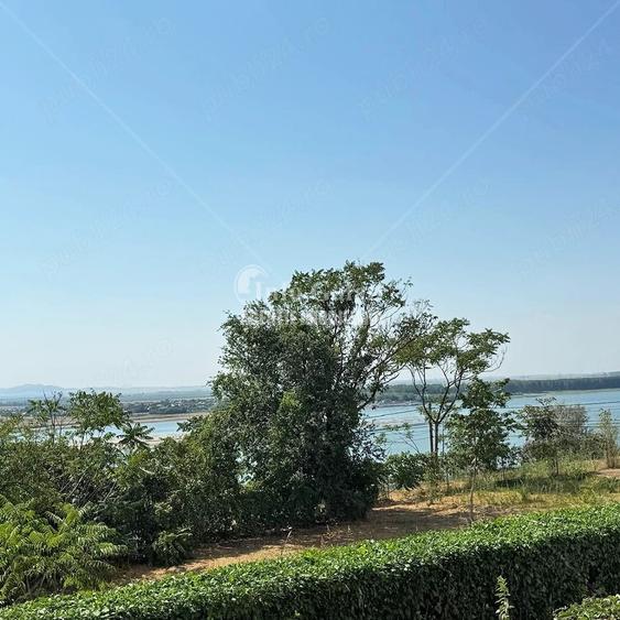 Apartament cu 6 camere decomandat în Faleză