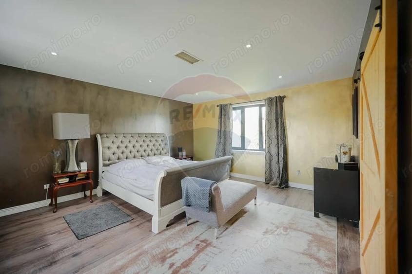 Casă cu Teren 1378 Mp în Eșelnița