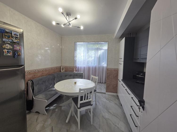 Apartament cu 2 camere decomandat în Exterior Vest