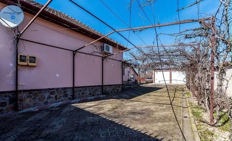 Casă cu 4 camere în Vladimirescu