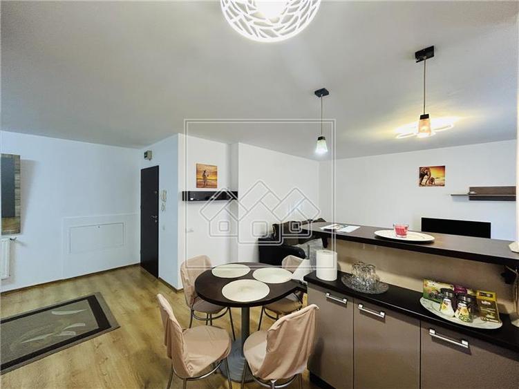 Apartament cu 3 camere decomandat în Hipodrom 1