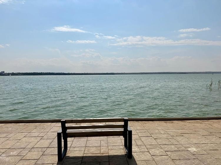 Apartament 3 camere Mamaia, vis a via de Hotel Iaki, cu vedere la lac - 1
