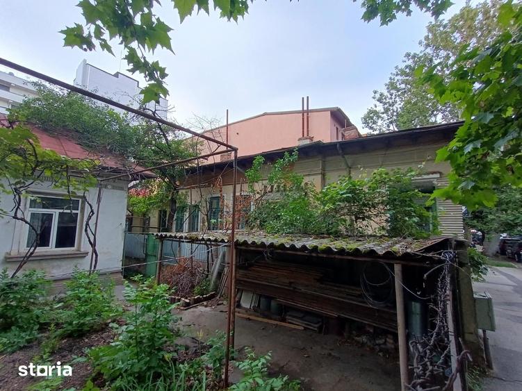 Casă cu 9 camere cu Teren 413 Mp în Parcul Carol
