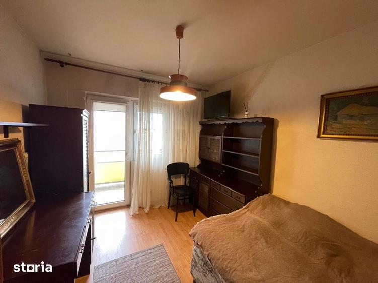 Apartament cu 4 camere decomandat în Drumul Taberei