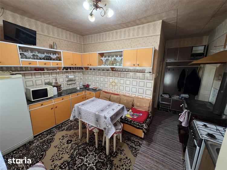 Casă cu 4 camere cu Teren 1656 Mp în Livada