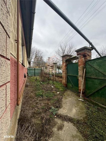 Casă cu 4 camere cu Teren 2000 Mp în Central