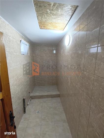 Casă cu 3 camere semidecomandat cu Teren 844 Mp în Pietroasele
