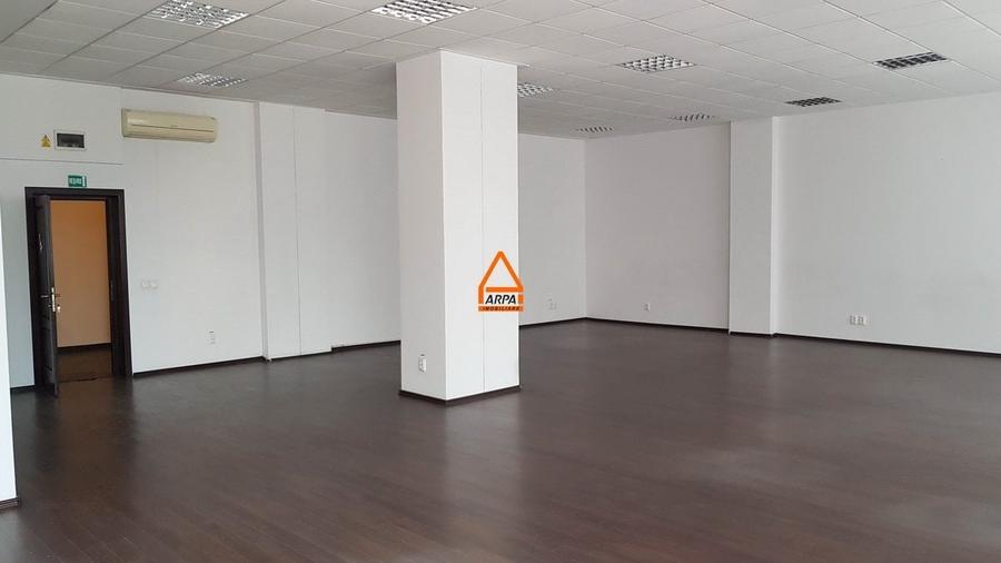 Birou, de 1,400 mp, în Podu Roș
