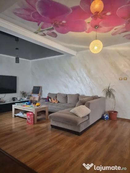 Casă cu 5 camere cu Teren 700 Mp în Șendreni