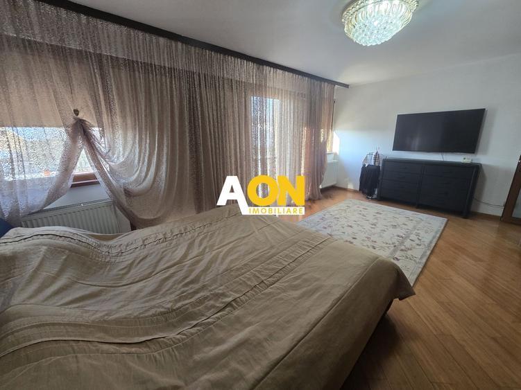 Casă individuală cu 5 camere cu Canalizare în Cetate
