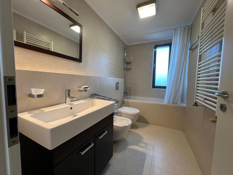 Apartament cu 3 camere semidecomandat, mobilat în P-ța Dorobanți