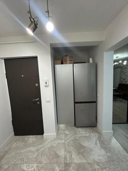 Apartament cu 2 camere semidecomandat, mobilat în Sud