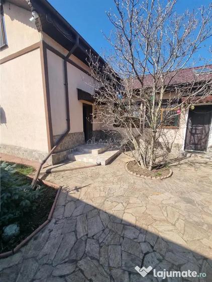 Casă cu 5 camere cu Teren 1694 Mp în Nanov