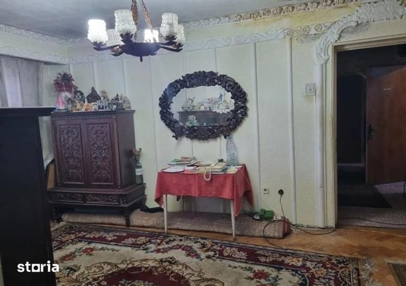 Apartament cu 4 camere semidecomandat în Trivale