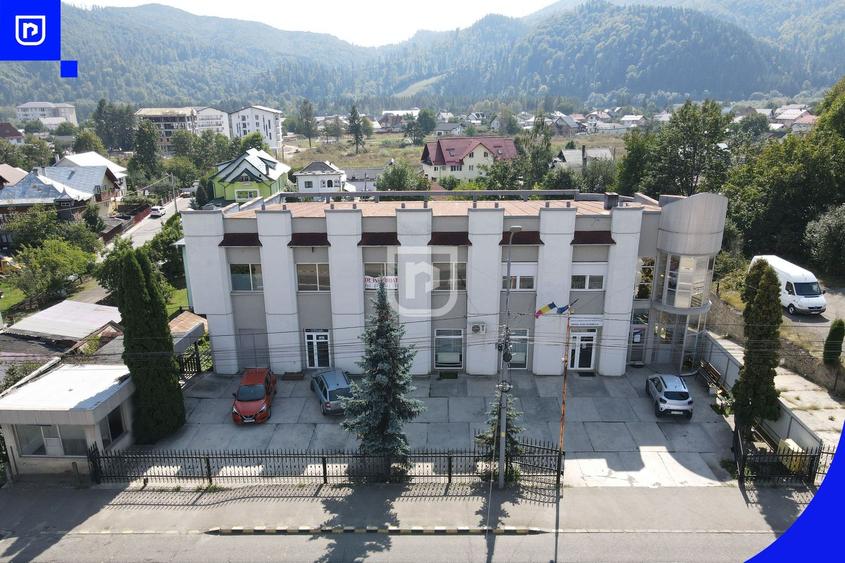 Spațiu comercial, de 1,000 mp, în Central