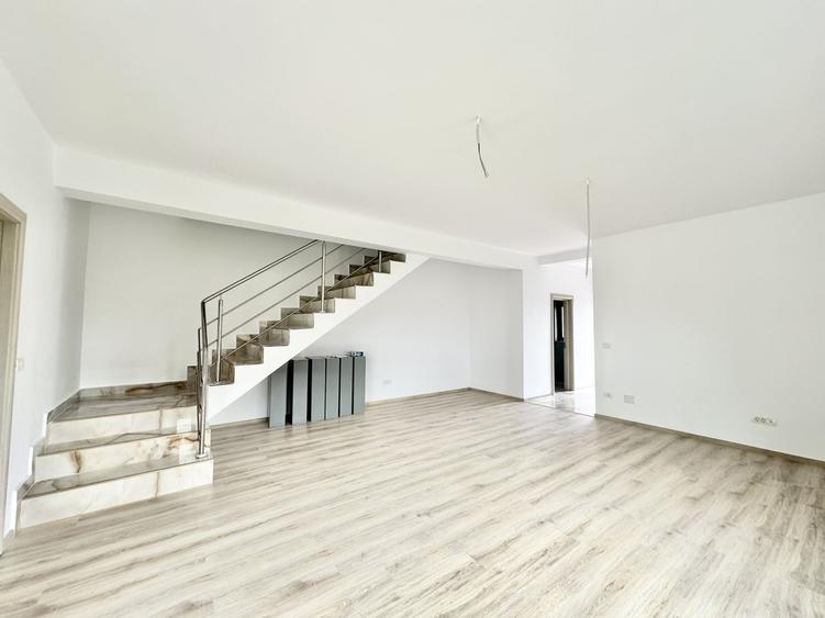 Duplex cu 5 camere cu Canalizare în Moșnița Nouă