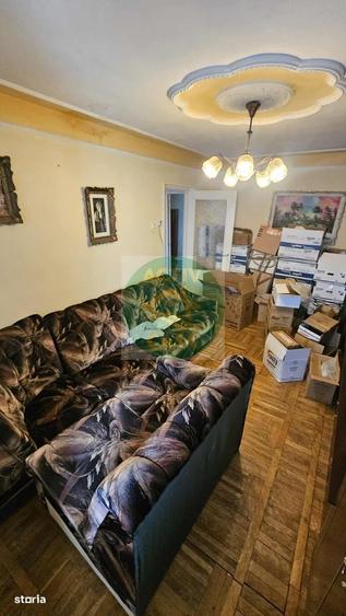 Apartament cu 3 camere decomandat în Central