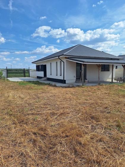 Casă cu Teren 520 Mp în Stâlpu