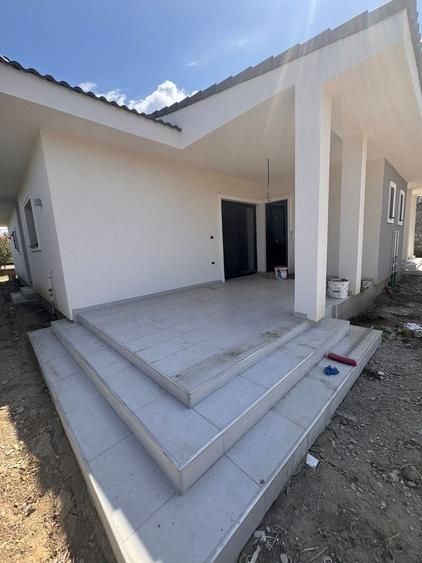 Duplex cu 3 camere cu Canalizare în Moșnița Nouă