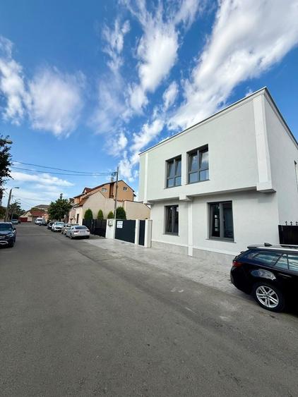 Casă cu 4 camere în Central